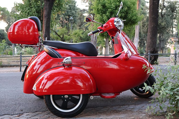 Ride through Rome's historic streets on a classic Vespa sidecar, visiting iconic landmarks, photo 13 | wizardtrip
