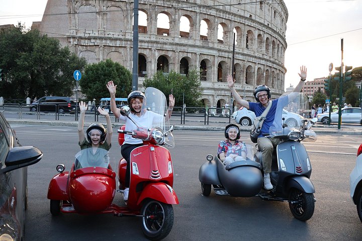 Ride through Rome's historic streets on a classic Vespa sidecar, visiting iconic landmarks, photo 14 | wizardtrip