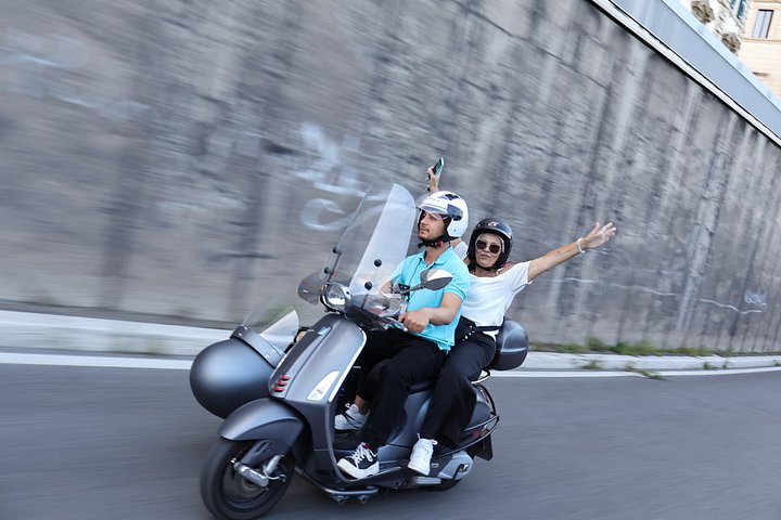 Ride through Rome's historic streets on a classic Vespa sidecar, visiting iconic landmarks, photo 15 | wizardtrip