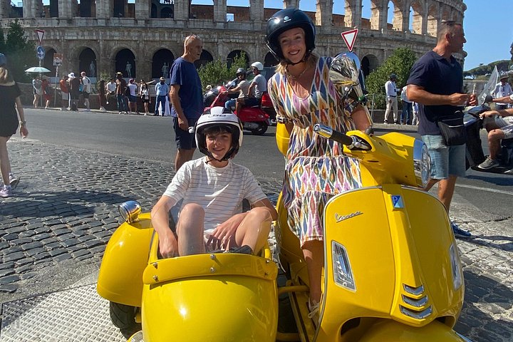 Ride through Rome's historic streets on a classic Vespa sidecar, visiting iconic landmarks, photo 18 | wizardtrip