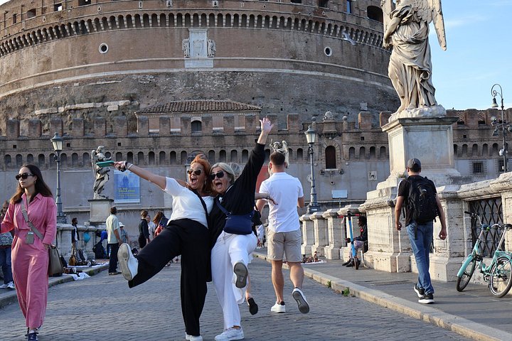 Ride through Rome's historic streets on a classic Vespa sidecar, visiting iconic landmarks, photo 26 | wizardtrip