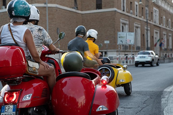Ride through Rome's historic streets on a classic Vespa sidecar, visiting iconic landmarks, photo 29 | wizardtrip