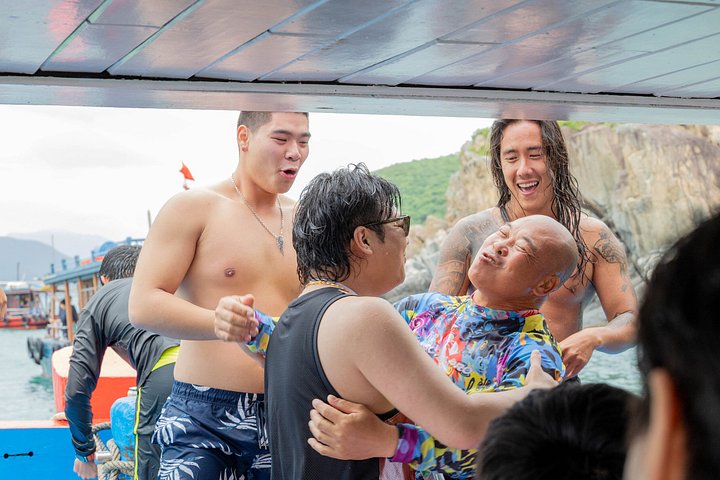 Expérience de snorkeling et de fête au bar flottant à Nha Trang, Vietnam, photo 31 | wizardtrip