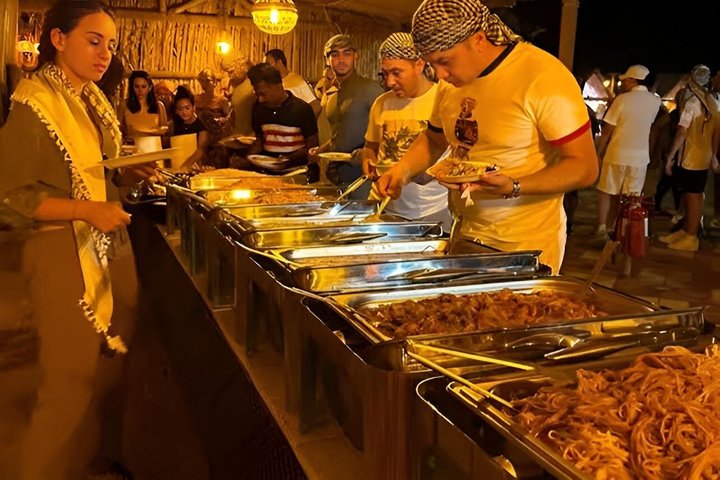 Oplev en spændende VIP ørkensafari i Dubai med dune bashing, kamelridning og BBQ middag, foto 13 | wizardtrip