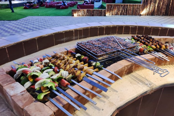 Oplev en spændende VIP ørkensafari i Dubai med dune bashing, kamelridning og BBQ middag, foto 14 | wizardtrip