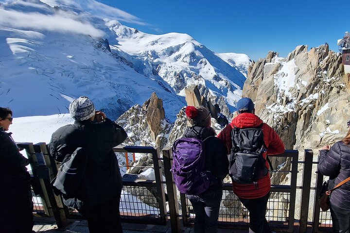 Tour guiado de día completo desde Ginebra a Chamonix Mont-Blanc, con paseos en teleférico, glaciares y exploración de pueblos alpinos, foto 9 | wizardtrip