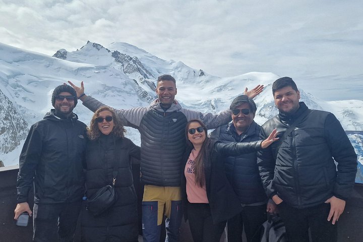 Tour guiado de día completo desde Ginebra a Chamonix Mont-Blanc, con paseos en teleférico, glaciares y exploración de pueblos alpinos, foto 15 | wizardtrip