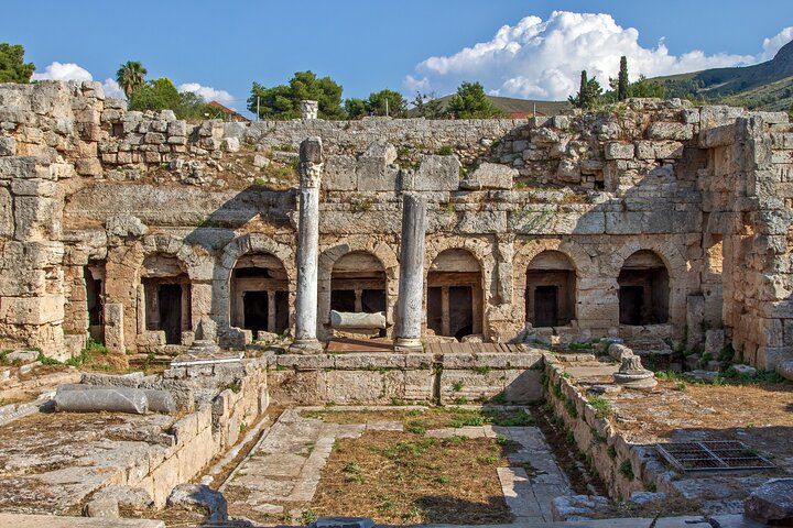 Explora la antigua Corinto, Grecia, siguiendo los pasos del Apóstol Pablo a través de ruinas históricas y sitios religiosos significativos, foto 7 | wizardtrip