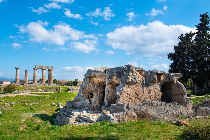 Explora la antigua Corinto, Grecia, siguiendo los pasos del Apóstol Pablo a través de ruinas históricas y sitios religiosos significativos, foto 8 | wizardtrip