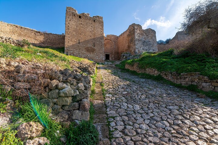 Explora la antigua Corinto, Grecia, siguiendo los pasos del Apóstol Pablo a través de ruinas históricas y sitios religiosos significativos, foto 11 | wizardtrip