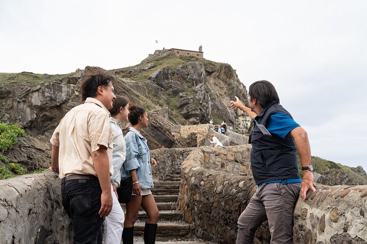 Utforsk Biscayas dramatiske kystlinje og historiske byer på en guidet tur fra Bilbao, inkludert Dragonstone, foto 11 | wizardtrip