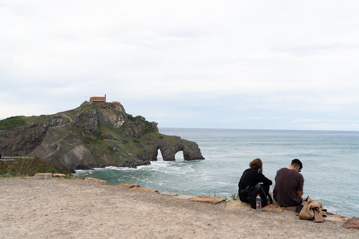 Utforsk Biscayas dramatiske kystlinje og historiske byer på en guidet tur fra Bilbao, inkludert Dragonstone, foto 12 | wizardtrip
