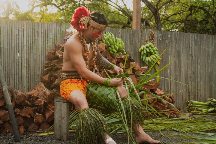 Découvrez un luau hawaïen authentique avec des danses polynésiennes, des spectacles de feu et un festin à Oahu, photo 21 | wizardtrip