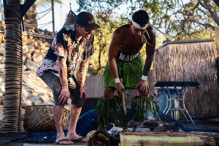 Découvrez un luau hawaïen authentique avec des danses polynésiennes, des spectacles de feu et un festin à Oahu, photo 23 | wizardtrip