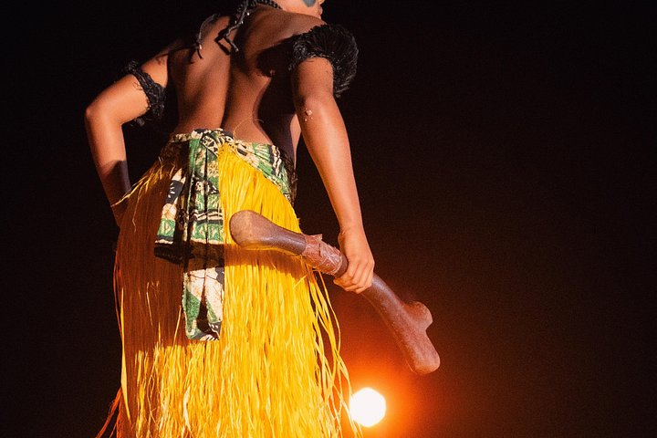 Découvrez un luau hawaïen authentique avec des danses polynésiennes, des spectacles de feu et un festin à Oahu, photo 24 | wizardtrip