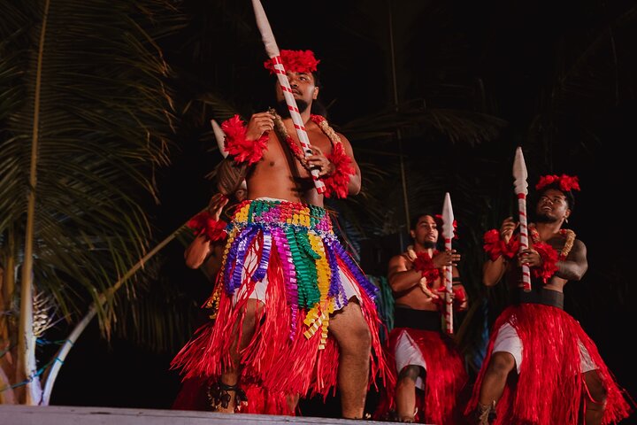 Découvrez un luau hawaïen authentique avec des danses polynésiennes, des spectacles de feu et un festin à Oahu, photo 25 | wizardtrip