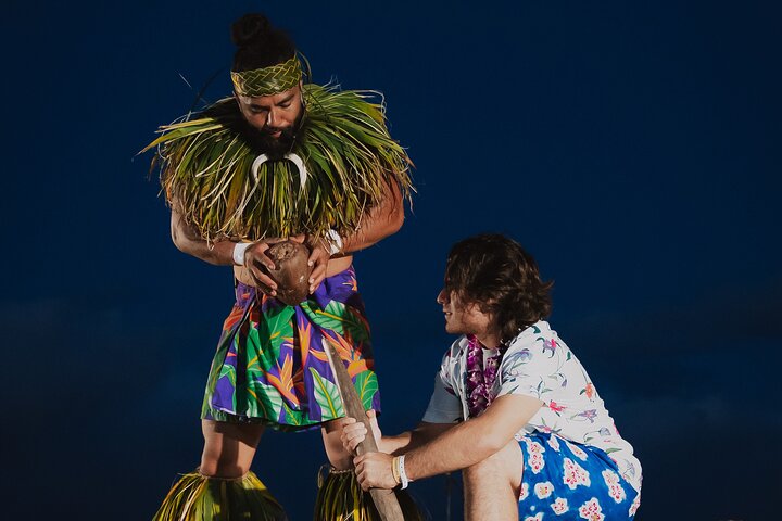Découvrez un luau hawaïen authentique avec des danses polynésiennes, des spectacles de feu et un festin à Oahu, photo 29 | wizardtrip
