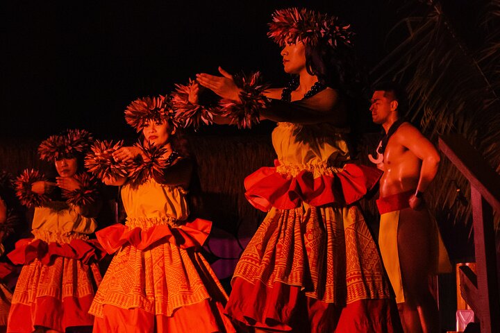 Découvrez un luau hawaïen authentique avec des danses polynésiennes, des spectacles de feu et un festin à Oahu, photo 32 | wizardtrip