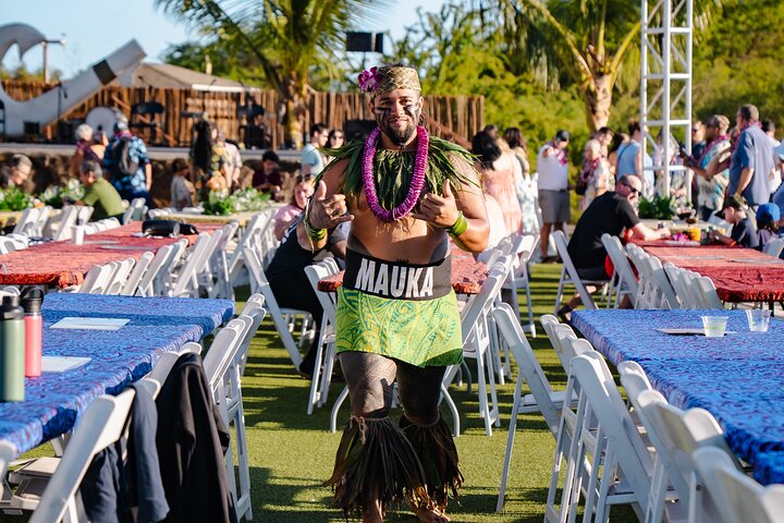 Découvrez un luau hawaïen authentique avec des danses polynésiennes, des spectacles de feu et un festin à Oahu, photo 35 | wizardtrip