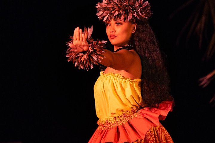 Découvrez un luau hawaïen authentique avec des danses polynésiennes, des spectacles de feu et un festin à Oahu, photo 38 | wizardtrip