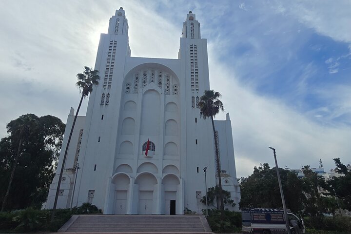 Guided tour exploring Casablanca's landmarks, markets, and beaches, photo 10 | wizardtrip