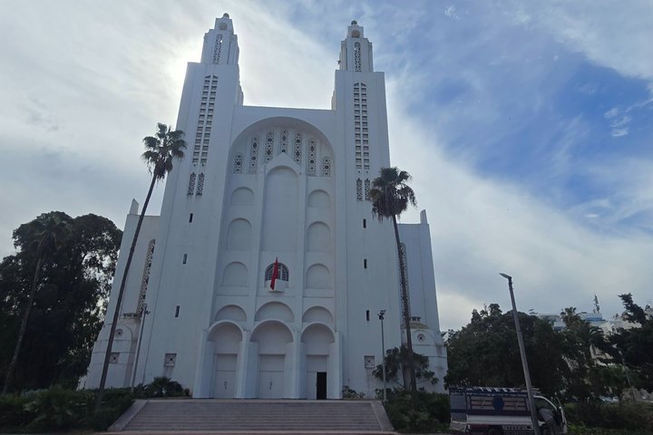 Guided tour exploring Casablanca's landmarks, markets, and beaches, photo 18 | wizardtrip