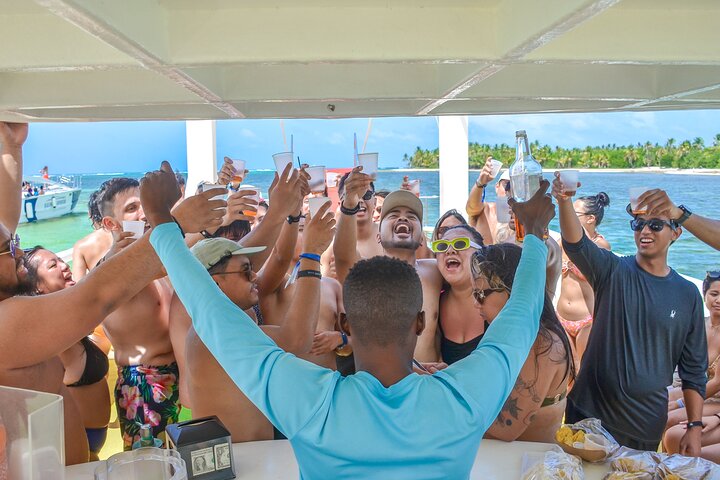 Punta Cana Bateau de Fête pour Adultes Seulement 18 + | wizardtrip