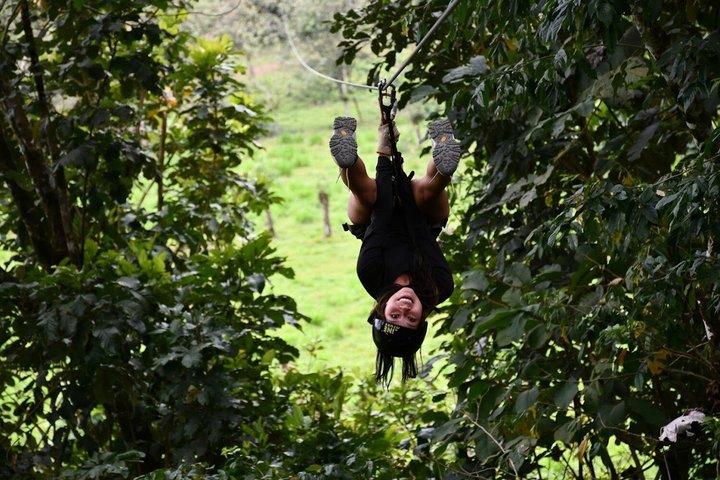 Aventura de tirolesa com vistas do Vulcão Arenal em La Fortuna, Costa Rica, foto 10 | wizardtrip