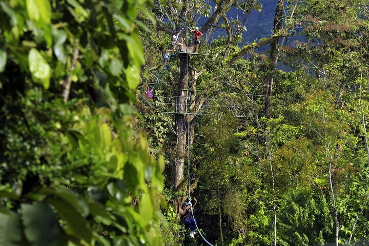 Aventura de tirolesa com vistas do Vulcão Arenal em La Fortuna, Costa Rica, foto 11 | wizardtrip