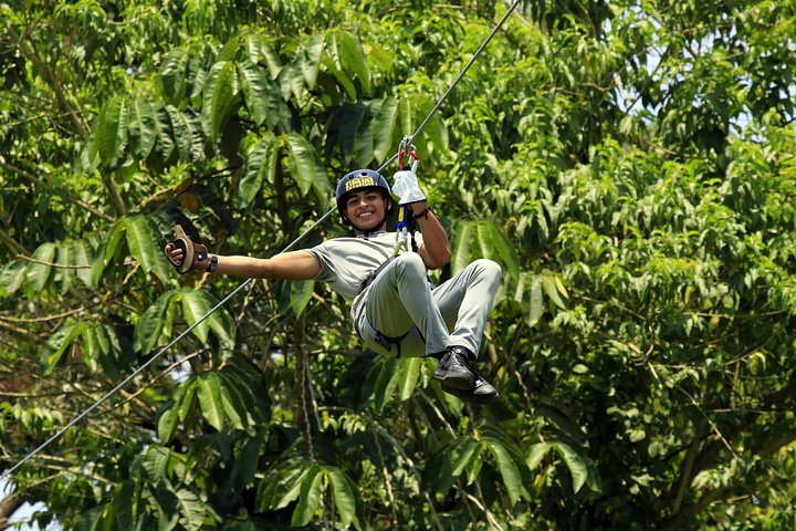 Aventura de tirolesa com vistas do Vulcão Arenal em La Fortuna, Costa Rica, foto 12 | wizardtrip