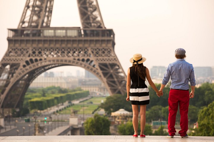 Professional photo shoot with Eiffel Tower views in Paris, photo 17 | wizardtrip