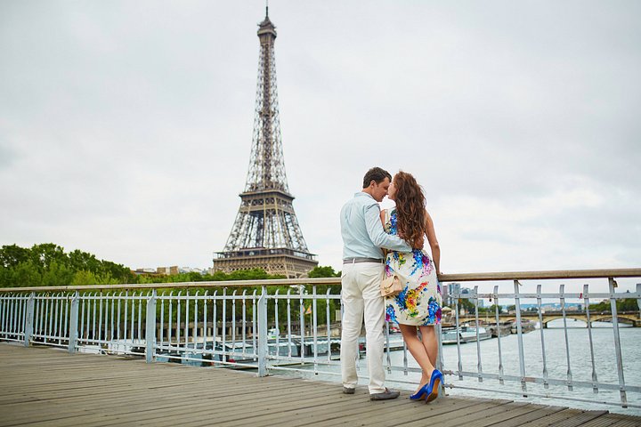 Professional photo shoot with Eiffel Tower views in Paris, photo 18 | wizardtrip