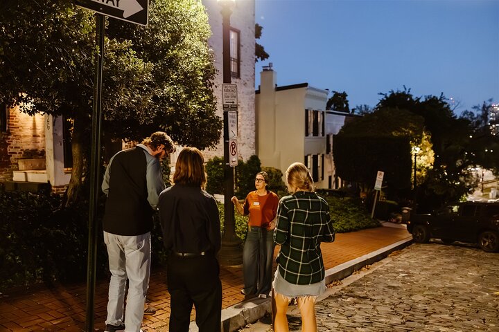 Um passeio noturno assustador explorando a história assombrada e lendas de Georgetown, Washington D.C, foto 6 | wizardtrip