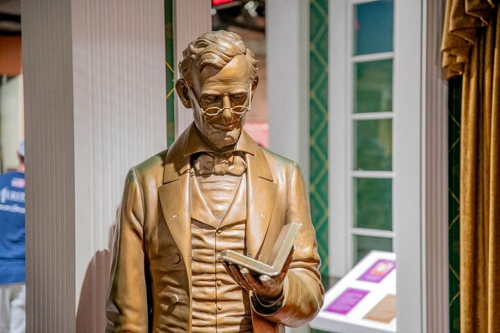 Lincoln Assassination Tour with Ford's Theatre & Petersen House | wizardtrip