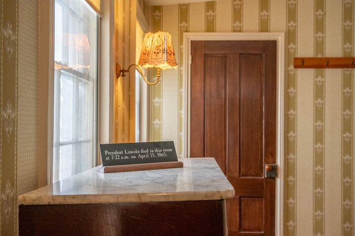Geführte Walking Tour zu den Stätten der Lincoln-Ermordung in Washington D.C., einschließlich Ford's Theatre und Petersen House, Foto 13 | wizardtrip