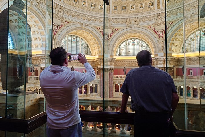米国議会議事堂や国会図書館など、ワシントンD.C.のキャピトルヒルのランドマークを巡るガイドツアー、写真7 | wizardtrip