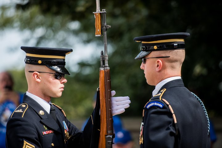 Tour del Cimitero di Arlington e Cambio della Guardia | wizardtrip