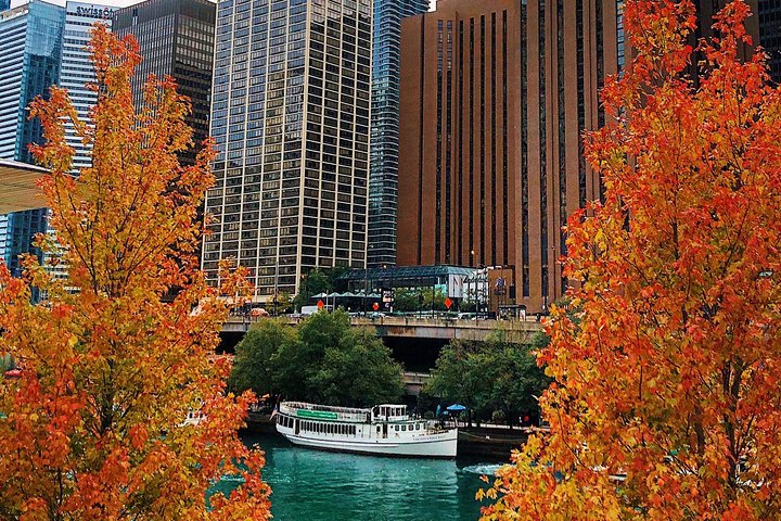 Chicago Architecture Center River Cruise aboard First Lady | wizardtrip
