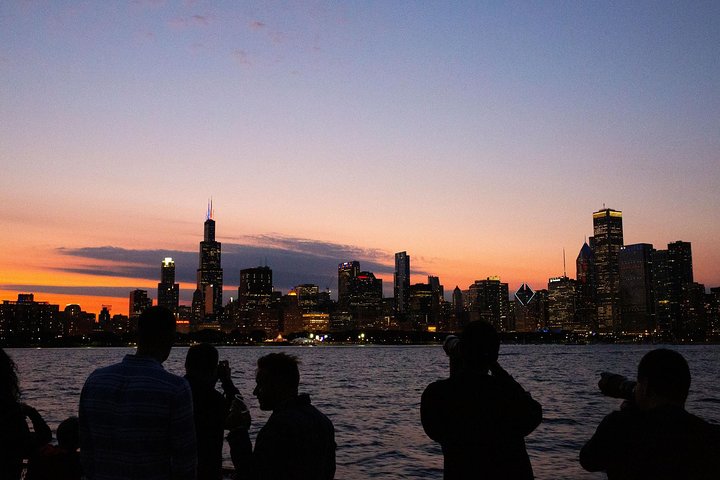 Horizonte de Chicago visto de um barco de cruzeiro fluvial, mostrando marcos arquitetônicos, foto 7 | wizardtrip