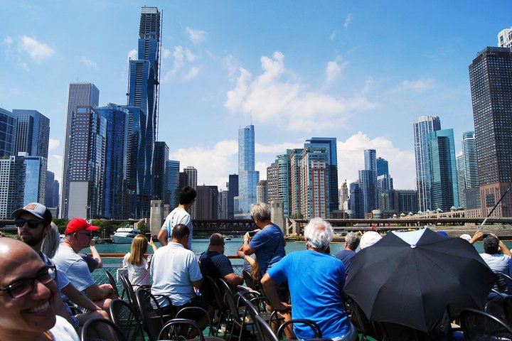 Horizonte de Chicago visto de um barco de cruzeiro fluvial, mostrando marcos arquitetônicos, foto 8 | wizardtrip