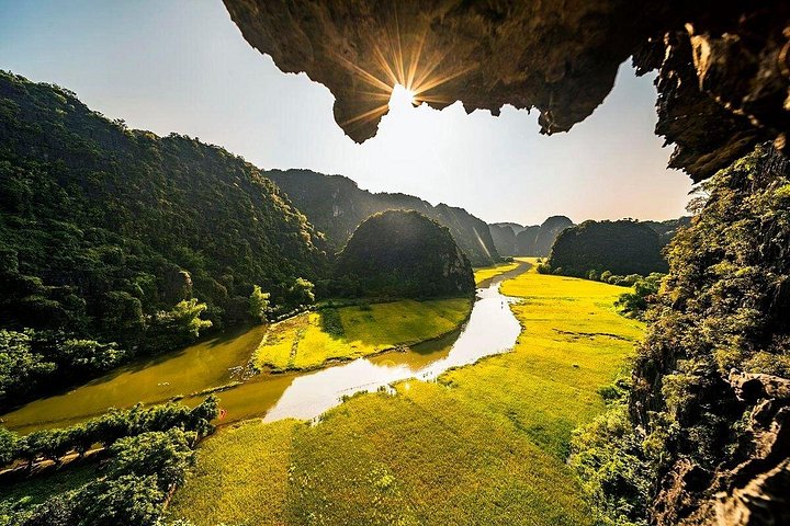 Excursion privée d'une journée à Ninh Binh depuis Hanoï, avec paysages, balades en bateau et sites culturels, photo 13 | wizardtrip