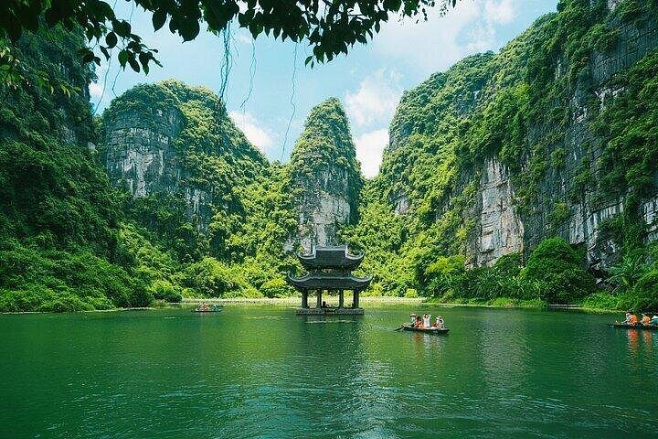 Excursion privée d'une journée à Ninh Binh depuis Hanoï, avec paysages, balades en bateau et sites culturels, photo 16 | wizardtrip