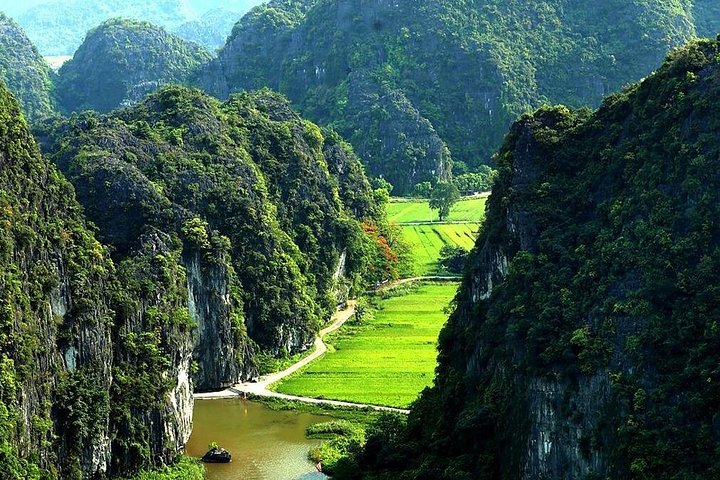 Excursion privée d'une journée à Ninh Binh depuis Hanoï, avec paysages, balades en bateau et sites culturels, photo 17 | wizardtrip