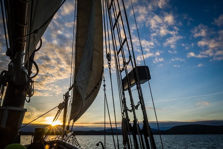 Windjammer Klassieke Zonsondergang Zeiltocht vanuit Camden, Maine | wizardtrip