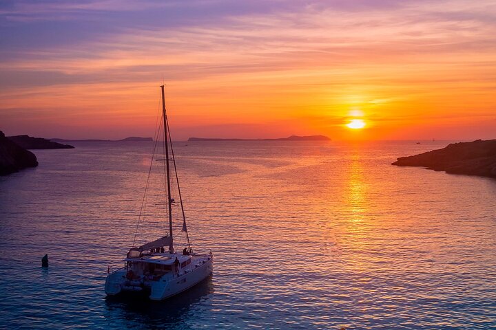 Luxury Santorini Sunset Cruise: Dinner, BBQ, Open Bar, Transfers | wizardtrip