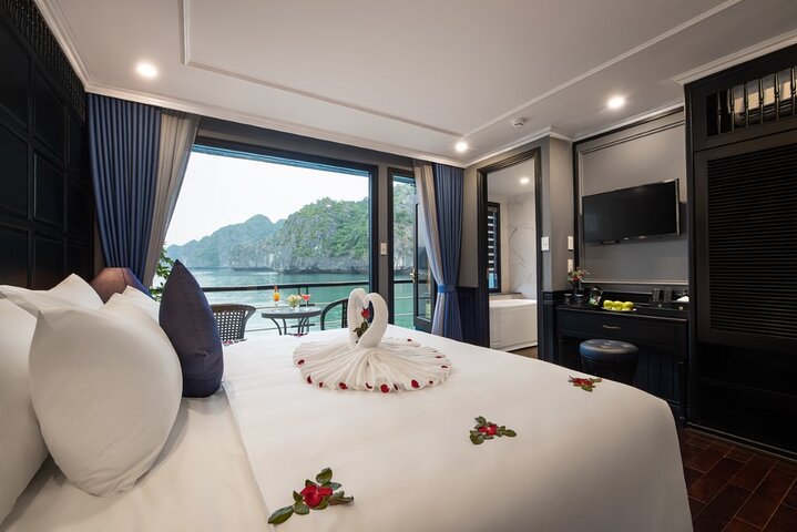 Luxury cruise navigating through the stunning limestone karsts of Ha Long Bay, Vietnam, photo 11 | wizardtrip