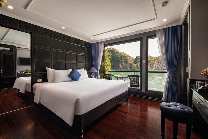 Luxury cruise navigating through the stunning limestone karsts of Ha Long Bay, Vietnam, photo 13 | wizardtrip