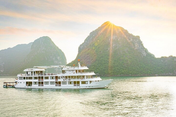 Luxury cruise navigating through the stunning limestone karsts of Ha Long Bay, Vietnam, photo 17 | wizardtrip