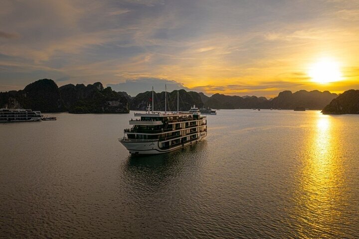 Luxury cruise navigating through the stunning limestone karsts of Ha Long Bay, Vietnam, photo 29 | wizardtrip
