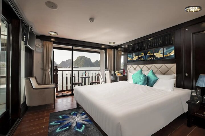 Luxury cruise navigating through the stunning limestone karsts of Ha Long Bay, Vietnam, photo 38 | wizardtrip